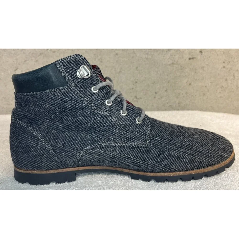 Woolrich Dark Gray Flannel Chukka Boot Vibram Soles Mens Size 9 WM1500-060